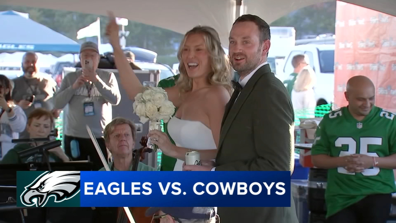 Chicago couple Lindsey Carl, Brandon Byrd get married at Philadelphia Eagles tailgate before MNF
       — Doylestown Community news